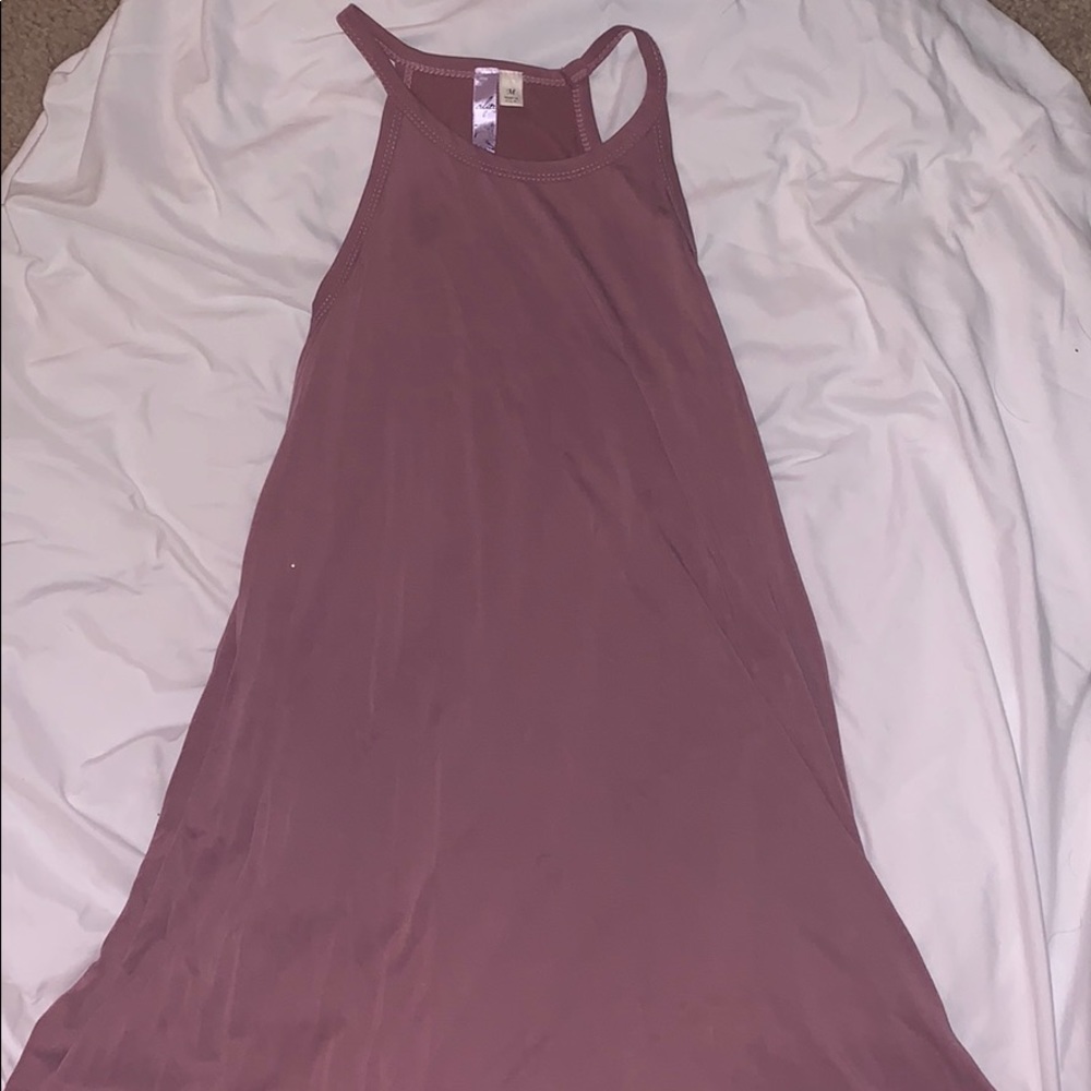 Francesca’s plain mauve dress
